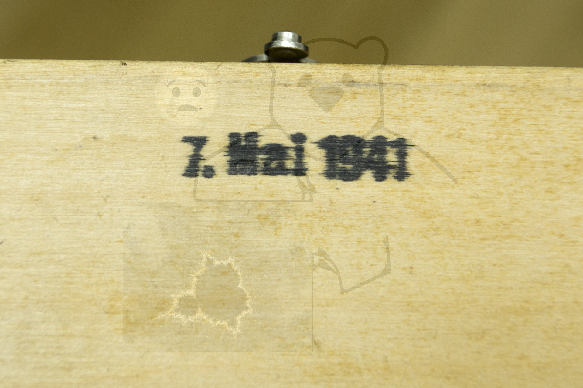 Laryngoskop - Rückseite des Kastens, wohl mit dem Abnahmedatum (7. Mai 1941)